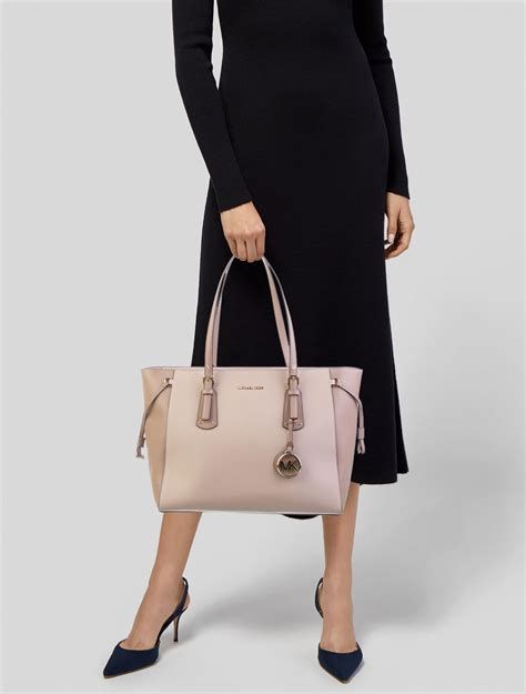 michael michael kors voyager medium crossgrain leather tote bag stores|Michael Kors voyager tote merlot.